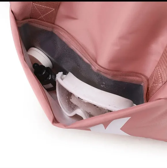 Large Capacity Storage Travel Bag. $15 each - Picture 9 of 13